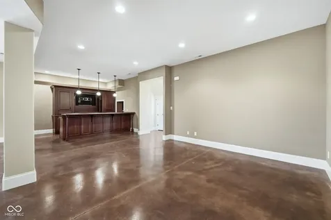 1646 E 600 N Whiteland IN 46184