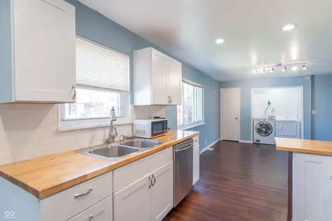 8723 Lynbrook Drive Indianapolis IN 46219