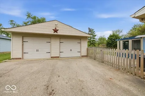 1343 S Buttercup Drive New Palestine IN 46163