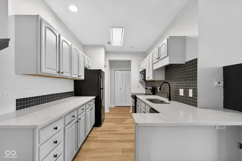 2305 Colfax Lane Indianapolis IN 46260