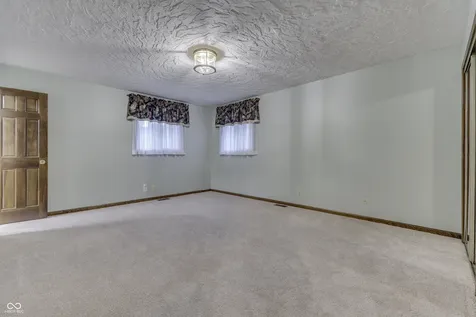 1640 Ridge Hill Lane Indianapolis IN 46217