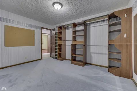 1640 Ridge Hill Lane Indianapolis IN 46217