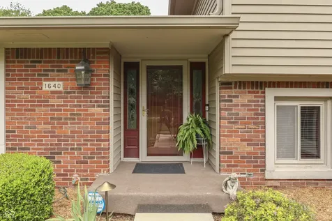 1640 Ridge Hill Lane Indianapolis IN 46217