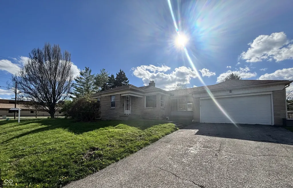 402 W 52nd Street Indianapolis IN 46208