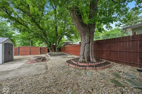 554 N Oakland Avenue Indianapolis IN 46201