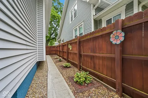 554 N Oakland Avenue Indianapolis IN 46201