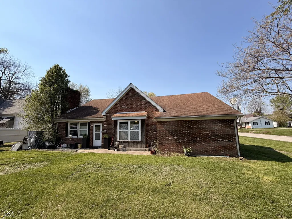 205 E Washington Street Loogootee IN 47553