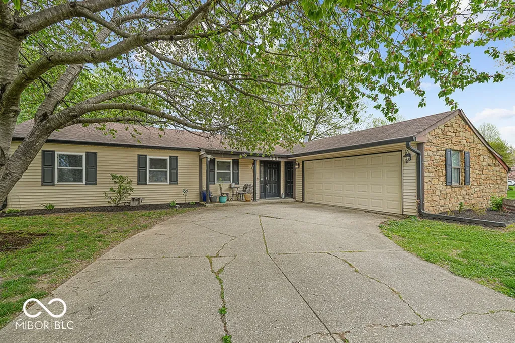 387 Pleasantview Boulevard Greenwood IN 46142