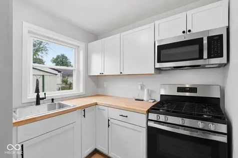 8304 Schoen Drive Indianapolis IN 46226