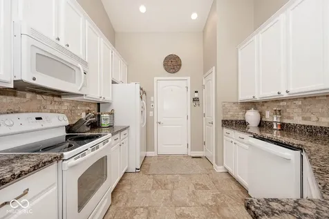 9716 N Mariners Crest Mccordsville IN 46055