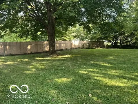 1524 E 83rd Street Indianapolis IN 46240