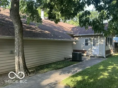 1524 E 83rd Street Indianapolis IN 46240
