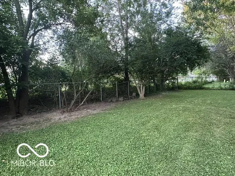 1524 E 83rd Street Indianapolis IN 46240
