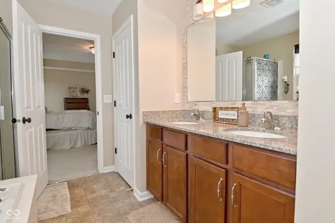 712 Settlers Walk Brownsburg IN 46112
