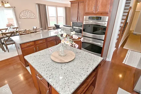712 Settlers Walk Brownsburg IN 46112