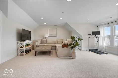 7056 Yosemite Drive Zionsville IN 46077