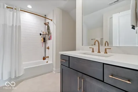7056 Yosemite Drive Zionsville IN 46077