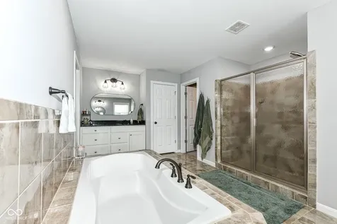 4825 Aberdeen Drive Zionsville IN 46077