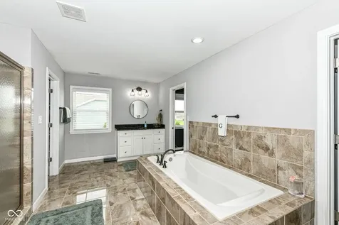 4825 Aberdeen Drive Zionsville IN 46077