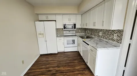 6061 Wingedfoot Court Indianapolis IN 46254