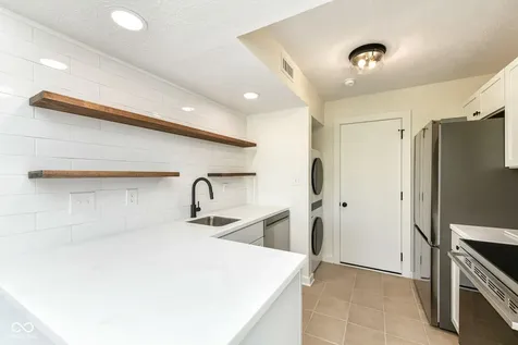 7321 Harbour Point Indianapolis IN 46240