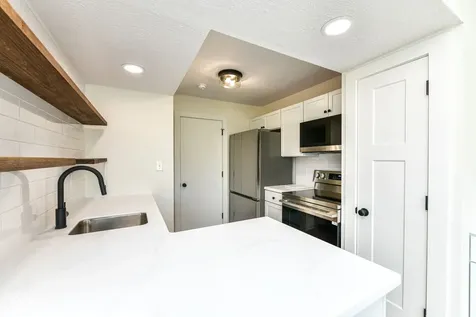 7321 Harbour Point Indianapolis IN 46240