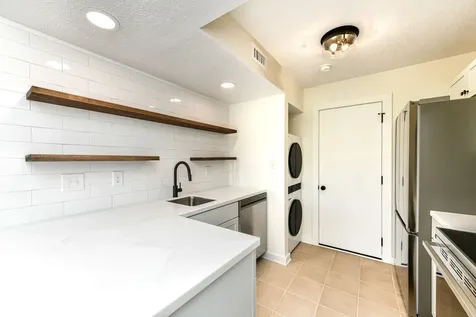 7321 Harbour Point Indianapolis IN 46240
