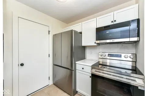 7321 Harbour Point Indianapolis IN 46240