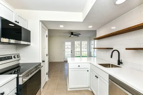 7321 Harbour Point Indianapolis IN 46240