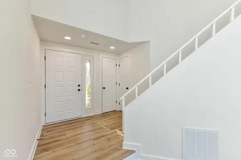 7321 Harbour Point Indianapolis IN 46240