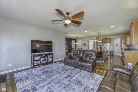 13782 Park Royal Way Fishers IN 46037