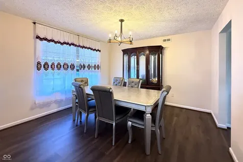 1881 Wynnewood Lane Avon IN 46123