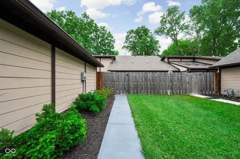 2942 Stauffer Row Indianapolis IN 46268
