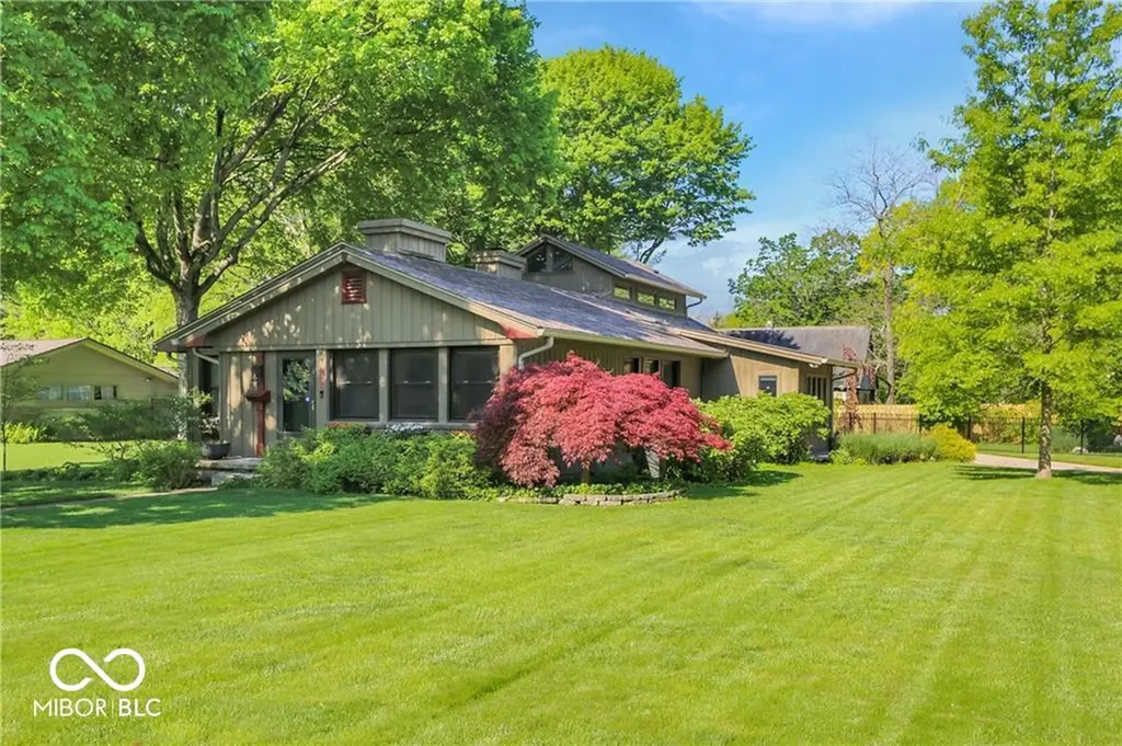 2796 Lafayette Avenue Columbus IN 47201