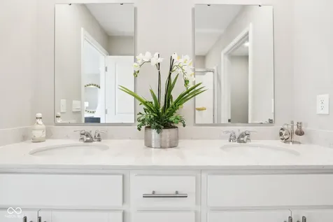 245 Holly Lane Greenfield IN 46140