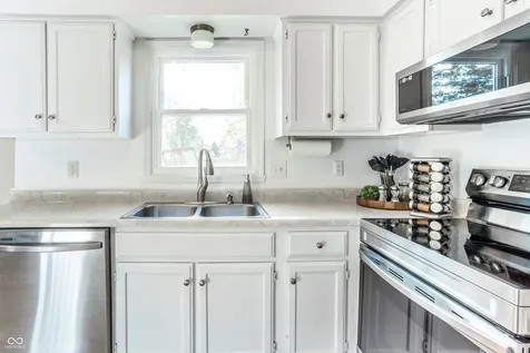 55 Waterford Court Zionsville IN 46077