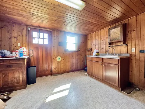 9136 W 500 South Jamestown IN 46147