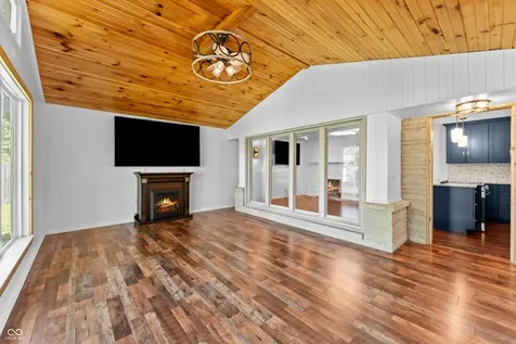 4226 Roselawn Avenue Columbus IN 47203