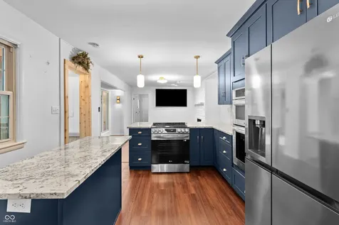4226 Roselawn Avenue Columbus IN 47203