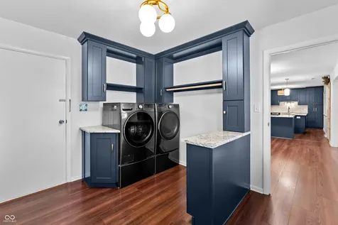 4226 Roselawn Avenue Columbus IN 47203