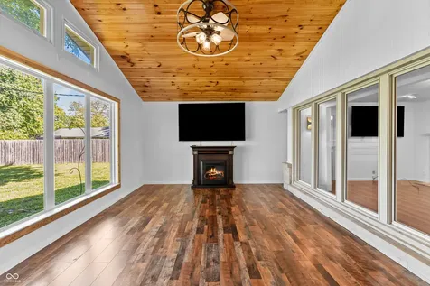 4226 Roselawn Avenue Columbus IN 47203