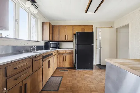 8275 Red Bud Lane Indianapolis IN 46256