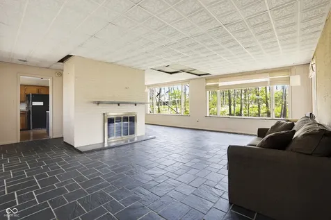8275 Red Bud Lane Indianapolis IN 46256
