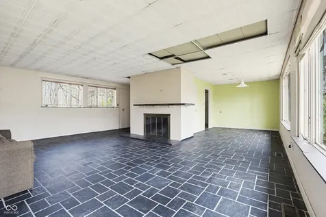 8275 Red Bud Lane Indianapolis IN 46256