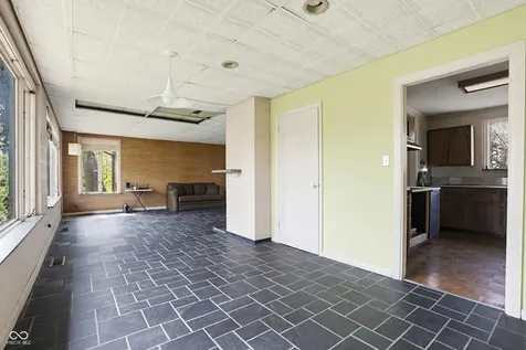 8275 Red Bud Lane Indianapolis IN 46256