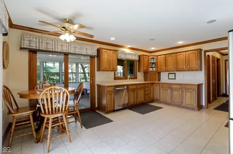5571 N Red Oak Drive Greenfield IN 46140