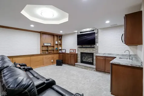 5571 N Red Oak Drive Greenfield IN 46140