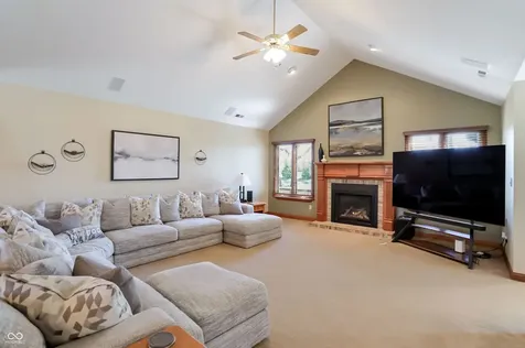 5571 N Red Oak Drive Greenfield IN 46140