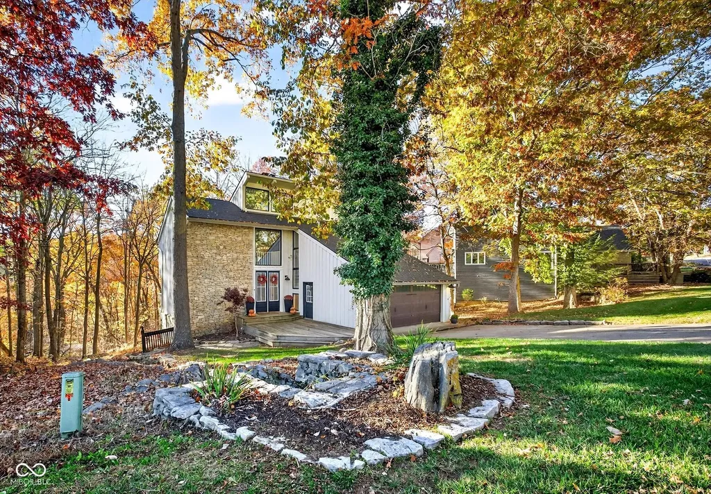 9428 S Harbour Pointe Drive Bloomington IN 47401