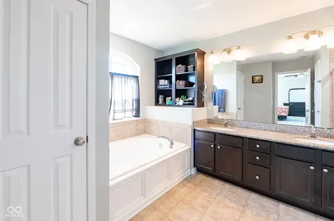 1325 Brentford Lane Greenwood IN 46143
